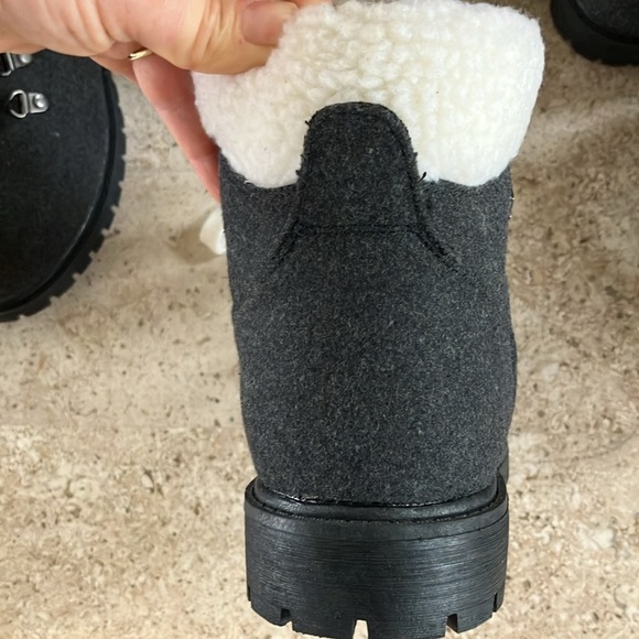 NWT Lugz Women's Grotto Fleece Slip Resistant Fashion Boots in Dark Grey - Picture 9 of 12